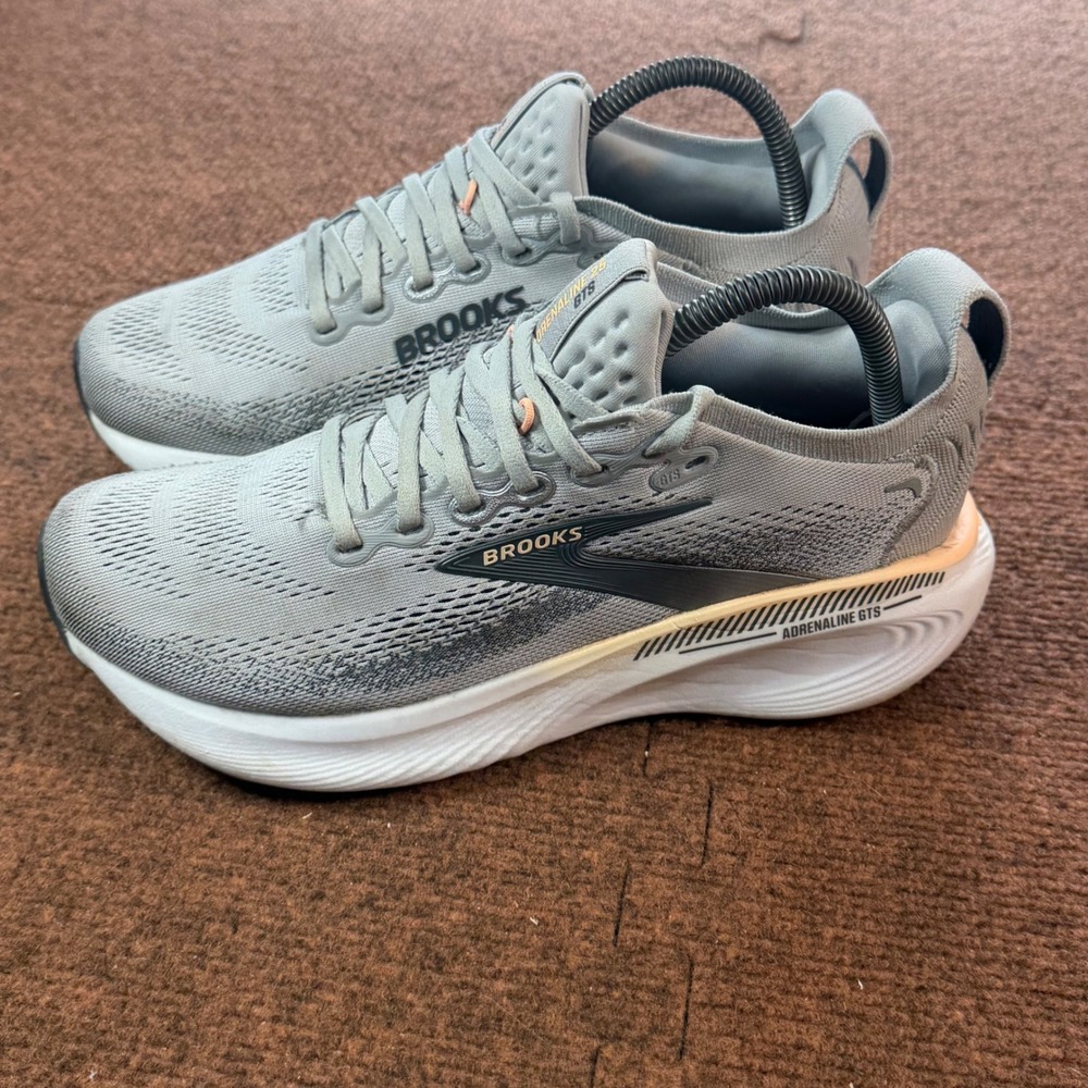 A+ Brooks Adrenaline GTS 25 Womens Running Shoes Grey Peach Size 8.5 1204431B032 - Picture 3 of 11